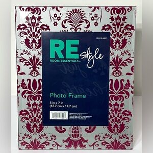 Room Essentials Glass Free‎ Standing Floral Gray/Magenta Frame 5"x7" Photo